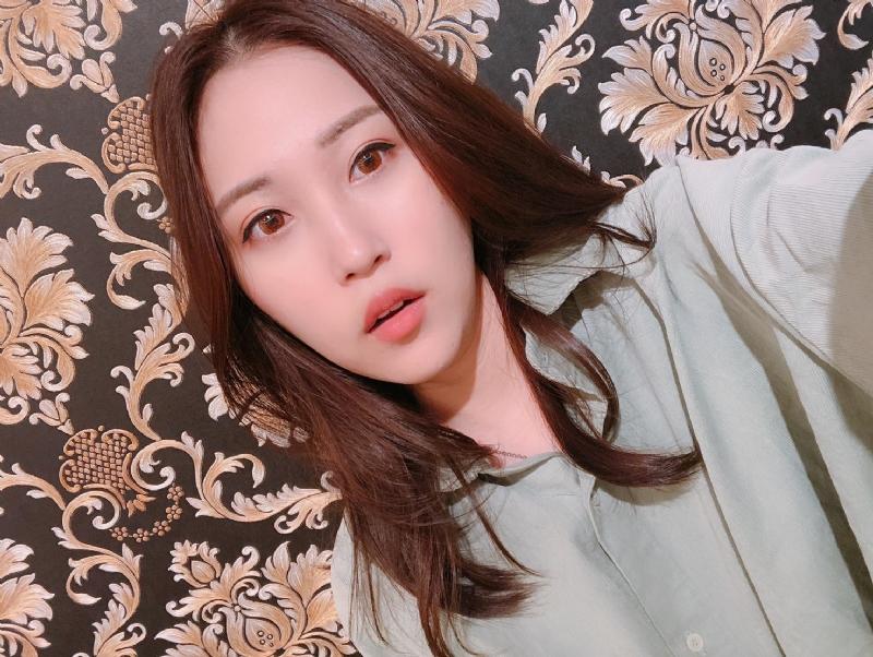 張婕兒的第一张照片--桃园闪婚服务中心